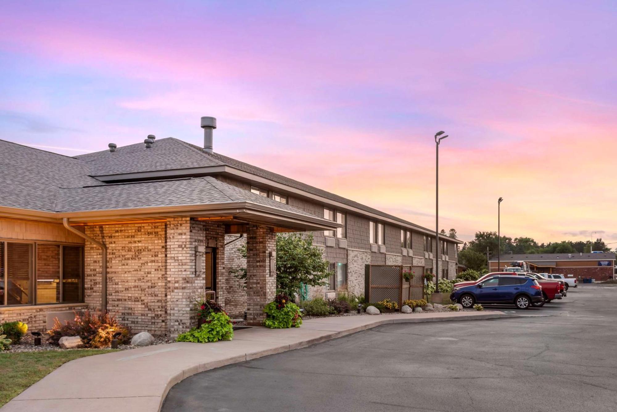 Best Western Spooner Riverplace Esterno foto